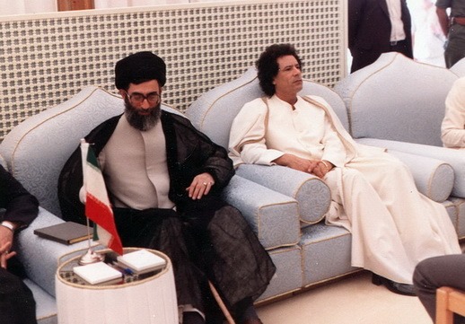 L'Ayatollah Khamenei et la tente de Kadhafi