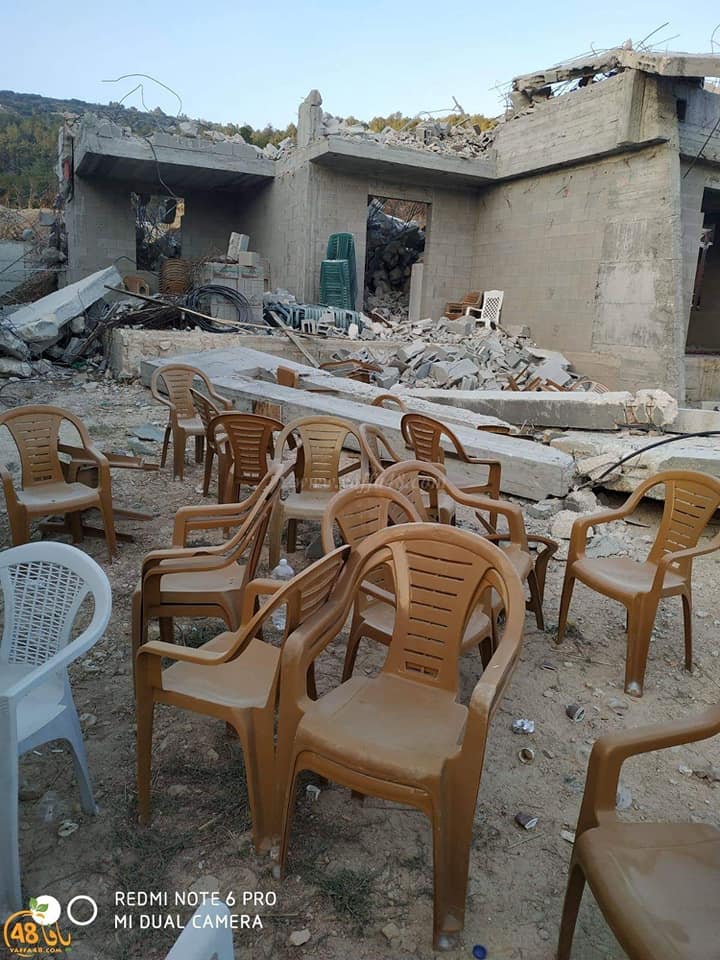 Les bulldozers israéliens démolissent une maison à Ar'ara en Palestine occupée.1