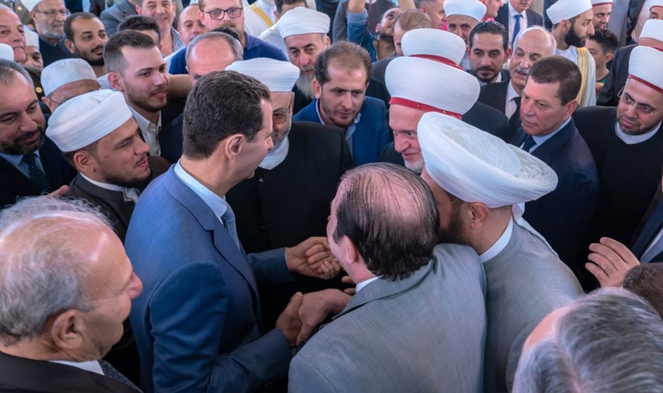 Le Président Al-Assad effectue la prière de l'Aïd Al-Adha à la mosquée Al-Affar à Damas.2
