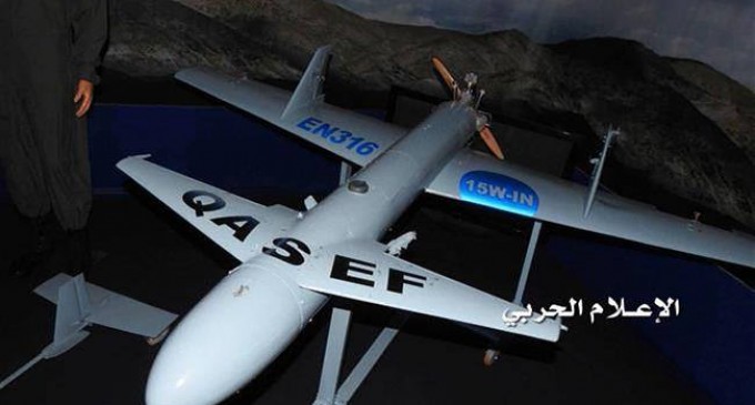 Les drones Qasef K2 de la Résistance yéménite attaquent la base aérienne du roi Khaled à Khamis Msheit