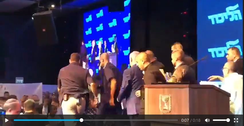 Netanyahou promet d’annexer la vallée du Jourdain… et interrompt son discours pour fuir les roquettes de Gaza