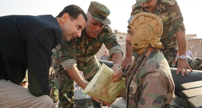 En images : Le président Al-Assad rencontre les héros de l’armée sur les lignes de front dans les banlieues d’Idlib et Hama
