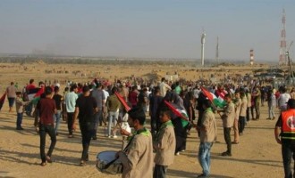 Des dizaines de personnes manifestent dans le nord de Gaza pour demander la levée totale du blocus
