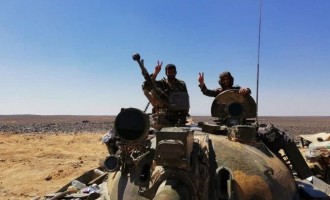 L’armée syrienne entre dans une ville frontière clé pour la première fois en 7 ans