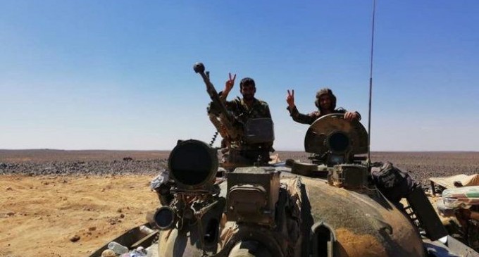 L’armée syrienne entre dans une ville frontière clé pour la première fois en 7 ans