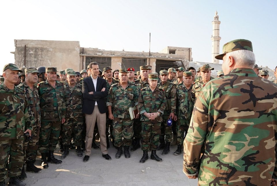 Le président Al-Assad rencontre les héros de l’armée sur les lignes de front dans les banlieues d’Idlib et Hama3