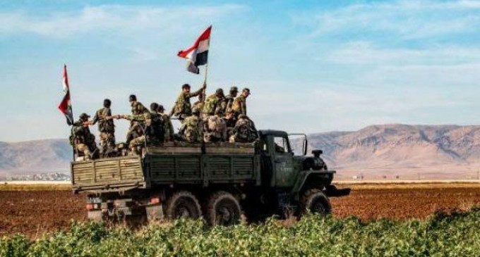L’armée syrienne prend le contrôle de nouvelles zones le long d’une autoroute stratégique au nord-est de la Syrie