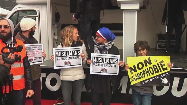 Les Gilets Jaunes protestent contre l'islamophobie pendant l'acte 51