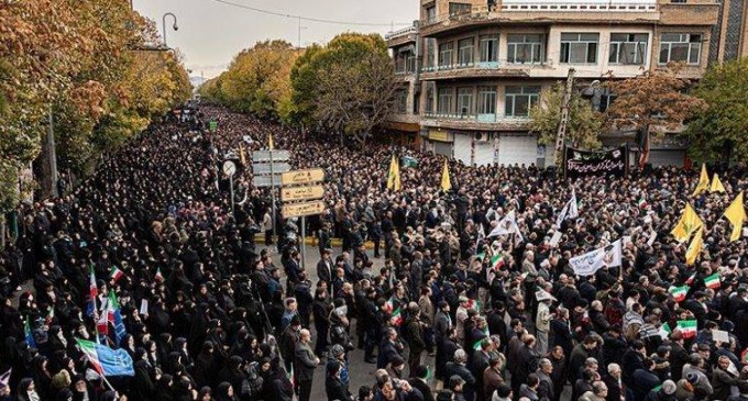 Les Iraniens organisent des manifestations massives contre les émeutiers vandalistes dans le pays