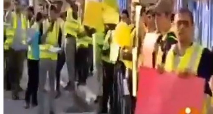 Les étudiants iraniens manifestent devant l’ambassade de France à Téhéran en solidarité avec les gilets jaunes et pour dénoncer le régime de Macron.