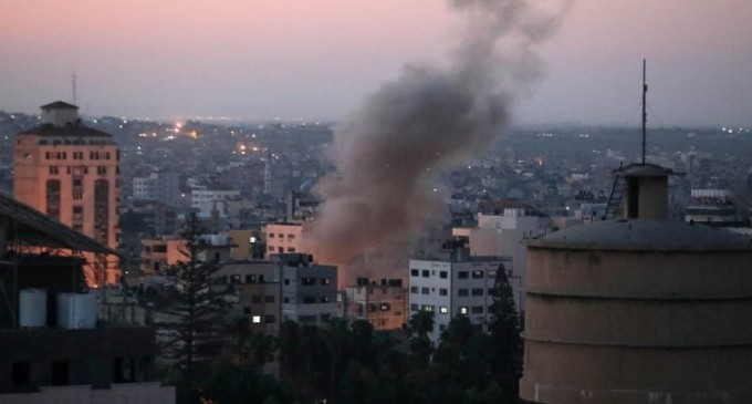 Des avions de combat sionistes frappent Gaza