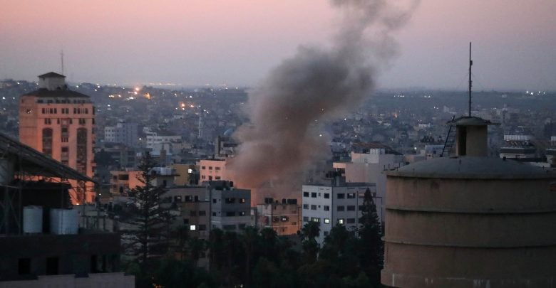 Des avions de combat sionistes frappen Gaza