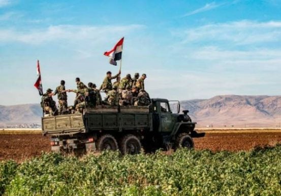 Des troupes de l'armée syrienne s'approchent d'une base turque dans le sud-est d'Idlib