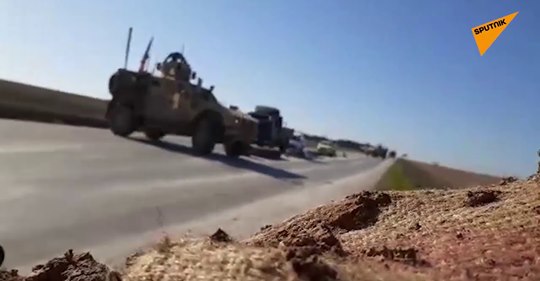 L'armée syrienne bloque les forces américaines et les oblige à faire demi-tour sur l'autoroute du nord-est de la Syrie