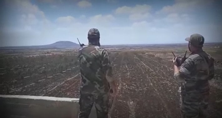 L'armée syrienne lance une grande contre-offensive pour reprendre les zones perdues dans le sud-est d'Idlib
