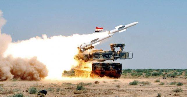 Les défenses aériennes syriennes abattent 2 drones ennemis au-dessus de l'aéroport de Hama