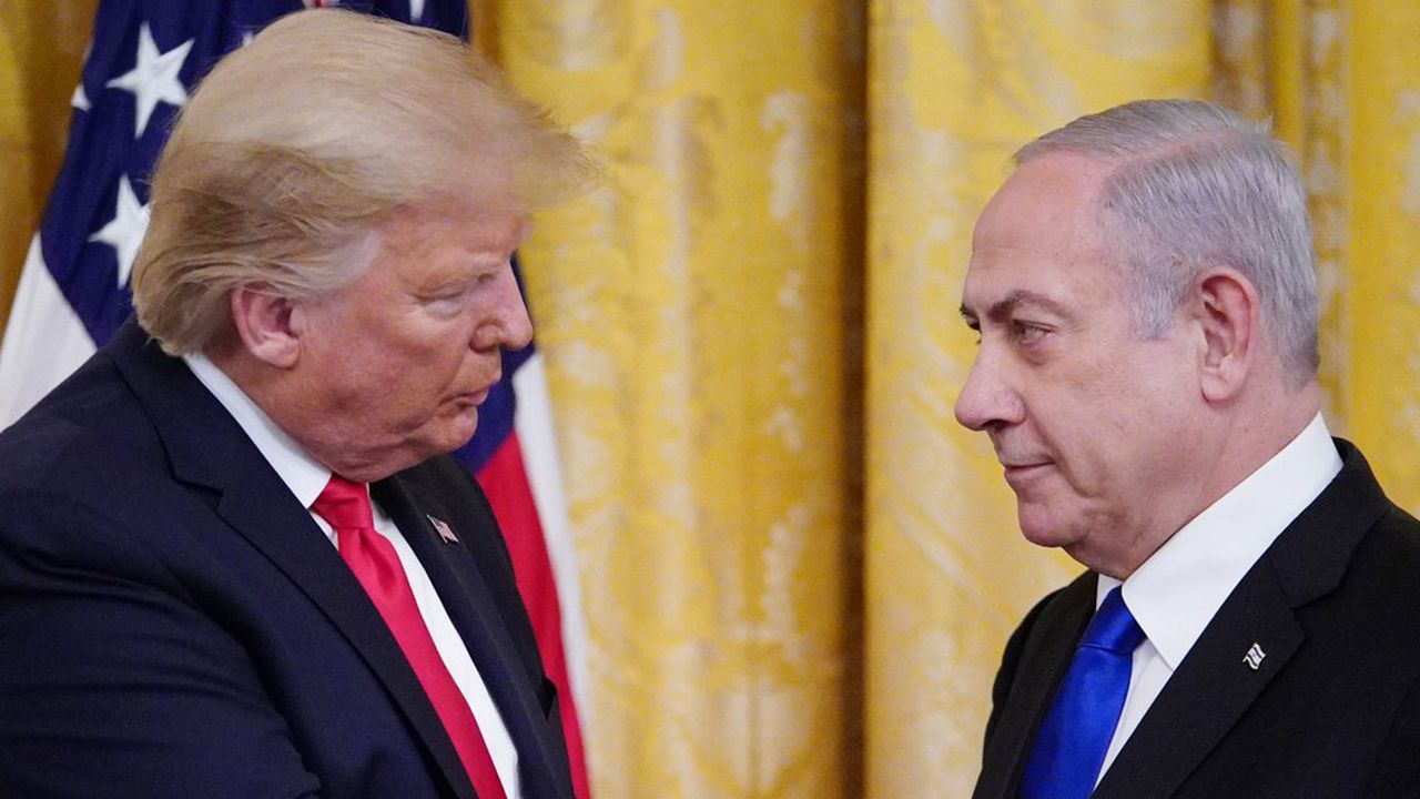 US President Donald Trump and Israel's Prime Minister Benjamin Netanyahu take part in an announcement of Trump's Middle East peace plan in the East Room of the White House in Washington, DC on January 28, 2020. - Trump declared that Israel was taking a "big step towards peace" as he unveiled a plan aimed at solving the Israeli-Palestinian conflict. "Today, Israel takes a big step towards peace," Trump said, standing alongside Netanyahu as he revealed details of the plan already emphatically rejected by the Palestinians. (Photo by MANDEL NGAN / AFP)