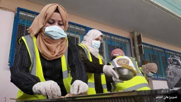 Des femmes volontaires de Rafah (sud de la bande de Gaza) préparent des colis alimentaires 1