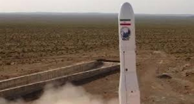 L&rsquo;Iran lance en orbite le premier satellite militaire