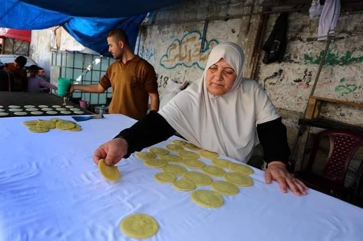 Voici Oum Eyad Salha, une palestinienne de 55 ans, de Deir El Balah dans la bande de Gaza1