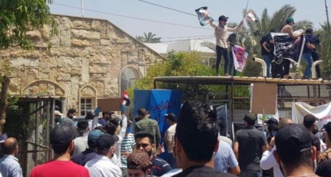 Des partisans du Hashd Al-Shaabi prennent d’assaut le siège de la chaîne saoudienne MBC à Bagdad