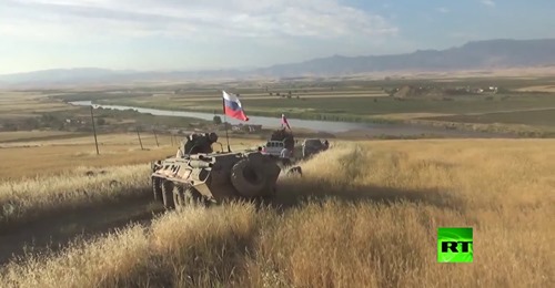 Pour la 1ère fois depuis le début de la guerre en Syrie, les forces russes arrivent au fin fond du triangle frontalier entre la Syrie, la Turquie et l'Irak.