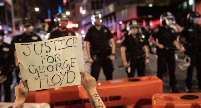 L’Iran aux Américains : «Le monde a entendu votre voix contre l’oppression»