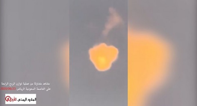 VIDEO : Scènes de la dernière attaque yéménite contre Riyadh baptisée « équilibre de la dissuasion 4 » en riposte aux agressions de la coalition saoudienne contre le Yémen