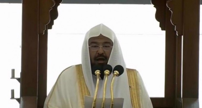 L ‘«imam» de La Mecque fait face à des critiques après un sermon considéré comme un prélude à la normalisation avec le régime d’occupation sioniste