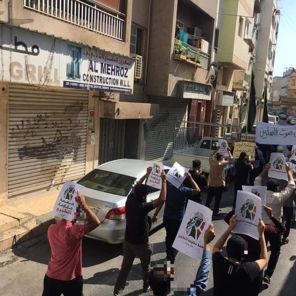 Marche des Bahreïnis dans la capitale du pays, Manama, contre l'accord de normalisation Bahreïn-Israël, aujourd'hu