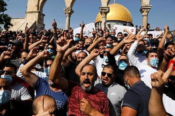 Des milliers de Palestiniens ont manifestés ce vendredi à la mosquée Al Aqsa, pour protester contre les propos du président Macron sur l'islam et les caricatures du Noble Prophète (P)