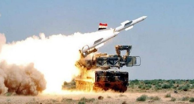 La DCA syrienne déjoue une agression israélienne contre la Région sud et abat un nombre de missiles