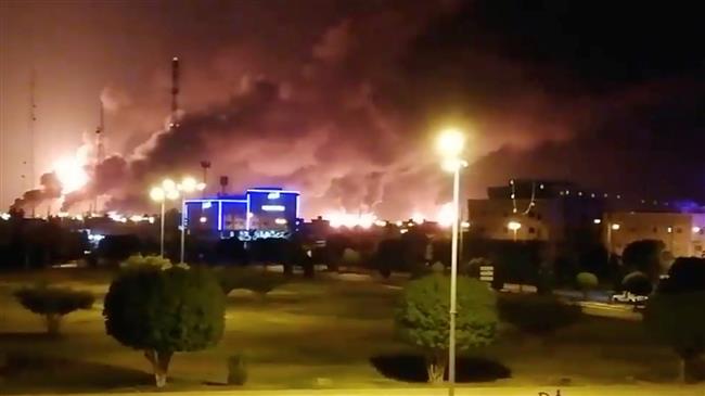 Un incendie éclate sur la plateforme de produits pétroliers du régime saoudien de Jizan après l'attaque d'un bateau yéménite