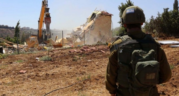 L’occupation israélienne démolit une mosquée à Hébron en Cisjordanie occupée