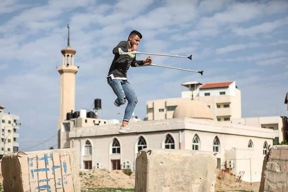 Mohammed Aleiwa s'entraîne avec une jambe. Il est le parfait exemple de la jeunesse palestinienne énergique et déterminée.