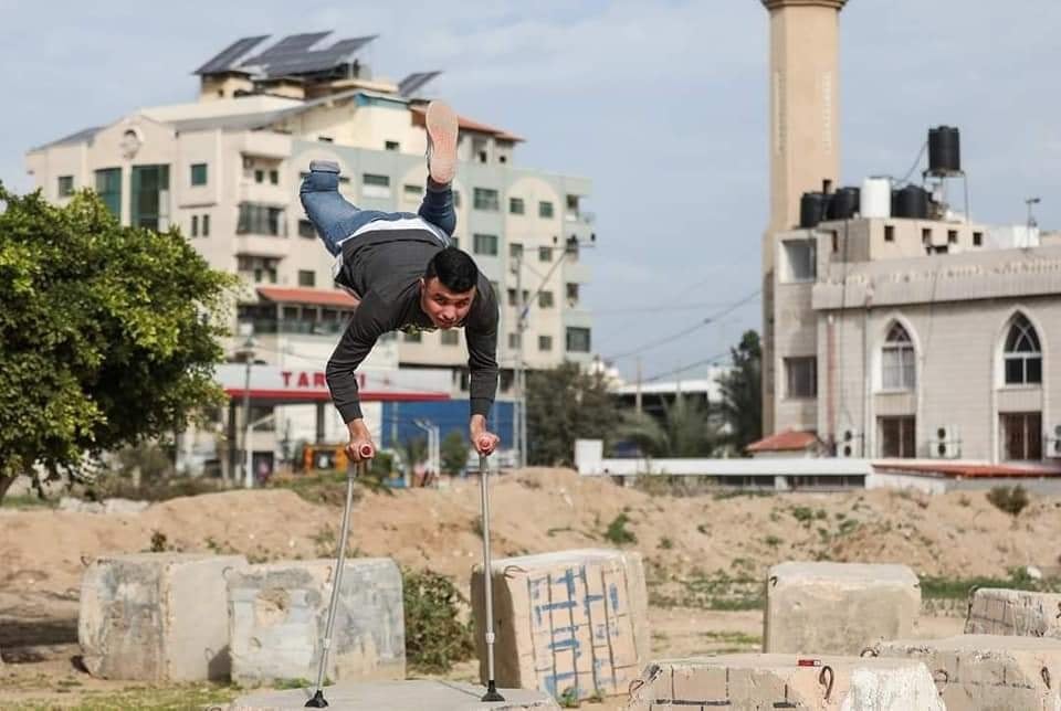 Mohammed Aleiwa s'entraîne avec une jambe. Il est le parfait exemple de la jeunesse palestinienne énergique et déterminée1.