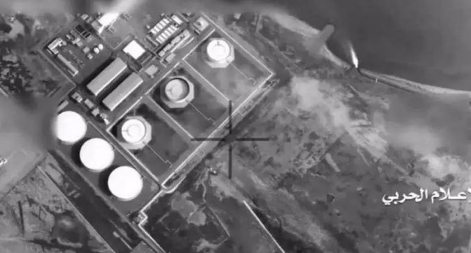Les révolutionnaires yéménites frappent les installations pétrolières de Saudi Aramco, une base aérienne dans des attaques de représailles