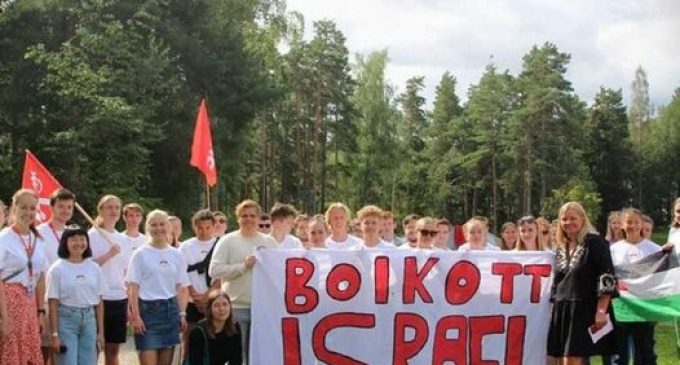 La jeunesse travailliste norvégienne a organisé une veillée en solidarité avec le peuple palestinien et sa résistance contre l’occupation israélienne, hier.