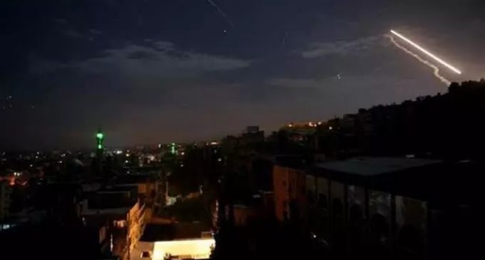 Des unités de défense aérienne syriennes interceptent et détruisent les missiles du régime israélien au-dessus de Damas