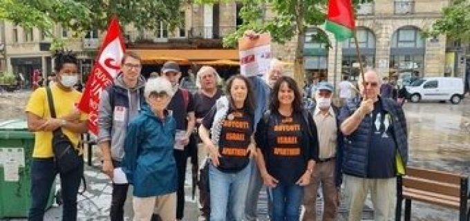 Hier, des militants pro-palestiniens ont participé à une veillée en France contre le parrainage par Puma de l’Association israélienne de football pour l’apartheid.