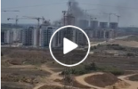 Le moment où un des missiles de la Résistance s’abat sur la ville occupée d’Asqaalan