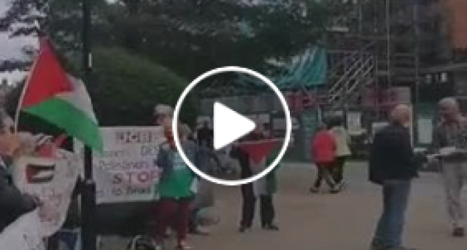 Vidéo | Rassemblement des manifestants à Sheffield, en Grande-Bretagne, en solidarité avec les Palestiniens de Gaza contre l’agression israélienne sur la bande.