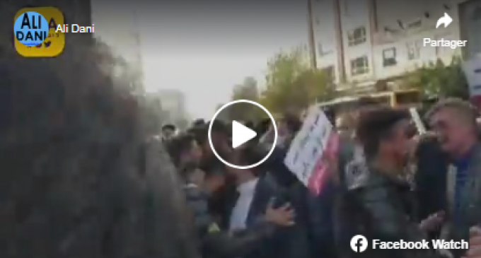 Des belles images des habitants de Téhéran remerciant la police en les serrant dans leurs bras et en les embrassant pour assurer la sécurité du pays