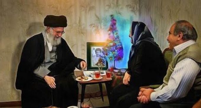 Visite de l’imam Khamenei à une famille chrétienne pour Noël