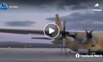 Les sionistes ont été frappés de peur lorsque l’avion de l’armée iranienne transportant de l’aide pour la Turquie a atterri à quelques mètres d’un avion « israélien », ce qui les a incités à retarder le débarquement du matériel chargé.