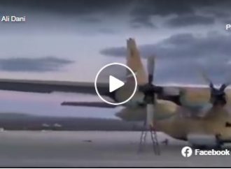 Les sionistes ont été frappés de peur lorsque l’avion de l’armée iranienne transportant de l’aide pour la Turquie a atterri à quelques mètres d’un avion « israélien », ce qui les a incités à retarder le débarquement du matériel chargé.