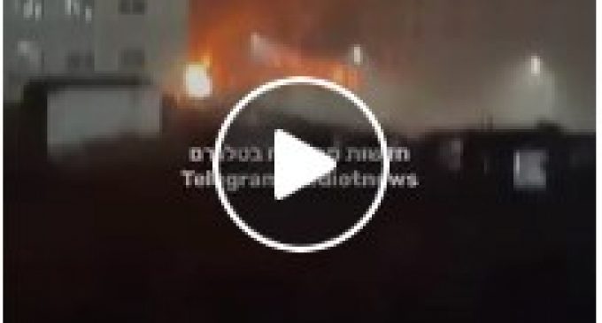 Regardez la vidéo : les colons israéliens brûlent des maisons palestiniennes, des voitures, des arbres et des boutiques dans le village de Huwara près de Naplouse.