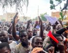 La France va commencer à évacuer les citoyens du Niger après les attaques contre les ambassades